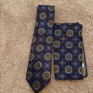 NWOT Tie & pocket square set